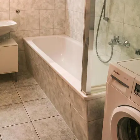 Apartment 1 Bedroom Cozy In Elmenhorst *